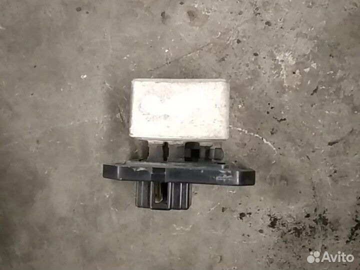 Mitsubishi Pajero II реостат печки