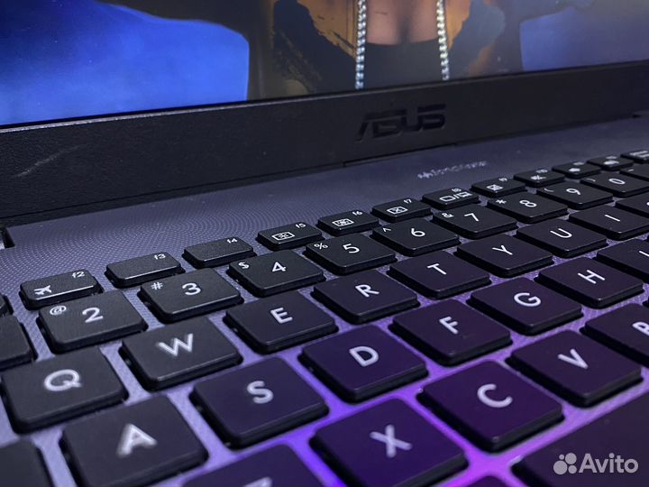 Ноутбук игровой Asus i7-8th/8/256/mx150 2gb