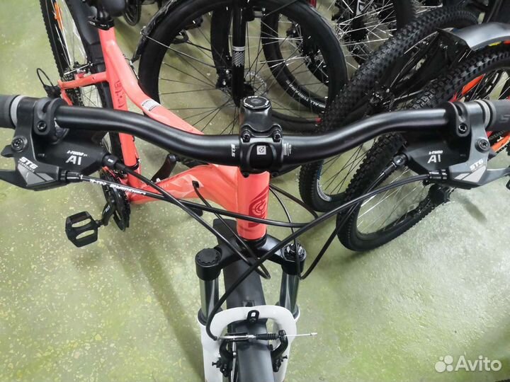 Велосипед 27.5 Stinger Laguna Std (алюминий)