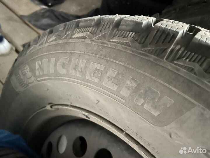 Michelin X-Ice North 4 215/65 R16