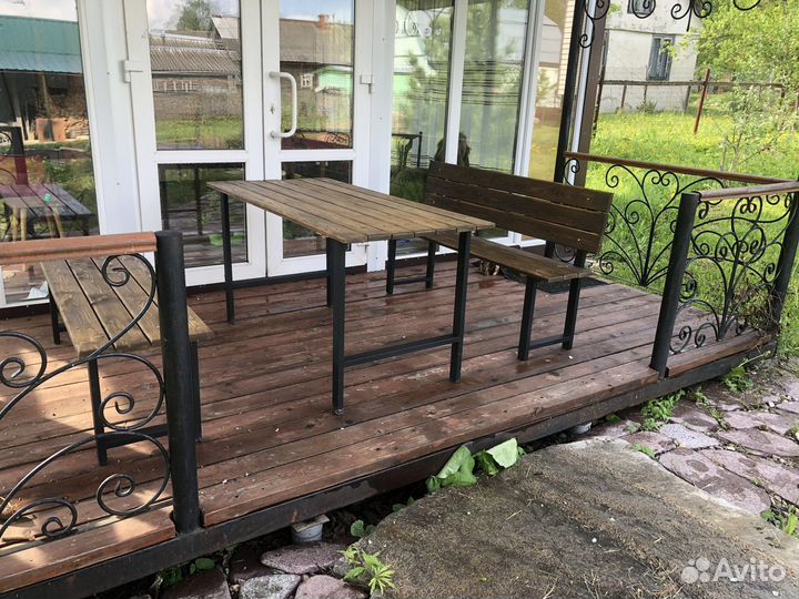 Лавки и стол