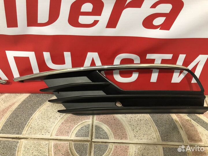 Audi A3 2012 накладка решетка противотуманной фары