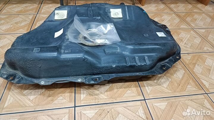 Бензобак BJ седан б/у Familia