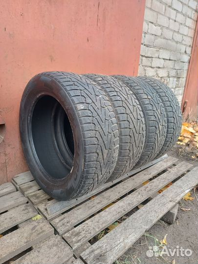 Pirelli Ice Zero 215/55 R17