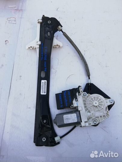 Стеклоподъемник задний правый Volkswagen Jetta 6