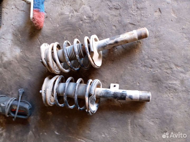 Передние стойки Пежо Партнёр 1.4 2007г