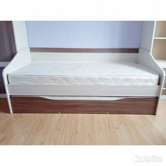 Кровать детская двухъярусная с бортиком 90х180