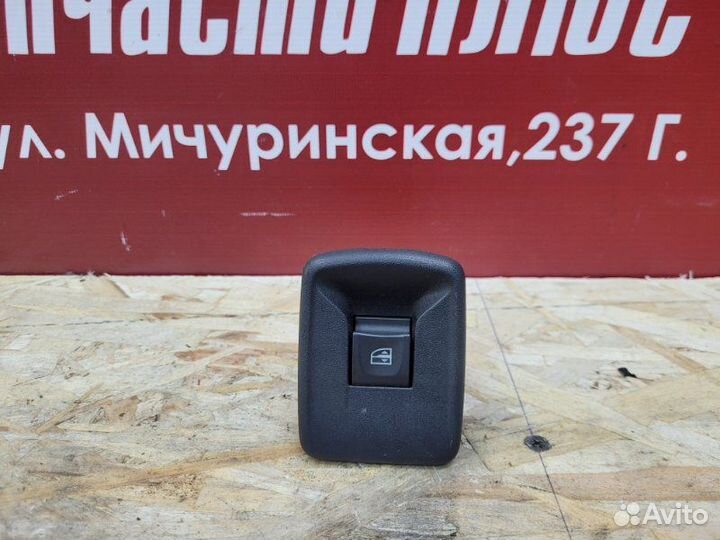 Кнопка стеклоподъемника задняя левая Renault Logan