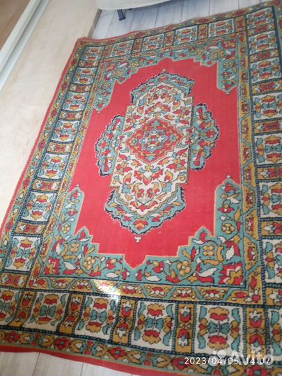 Ковер шерстяной, на фото блики при сьемке