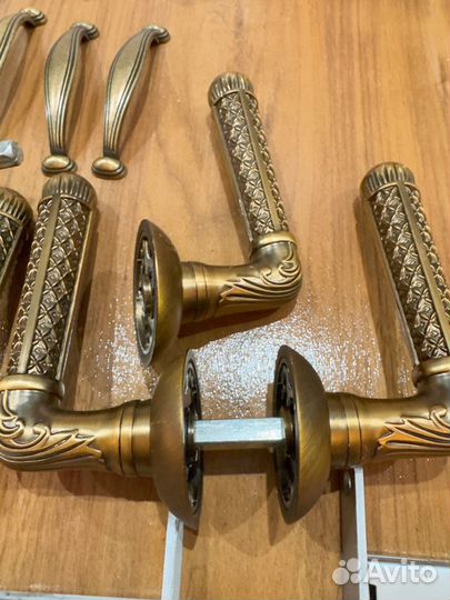 Дверные ручки на магнитной защелке