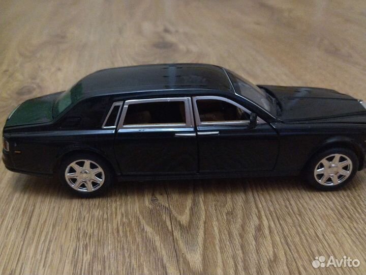 Модель машины rolls-royce