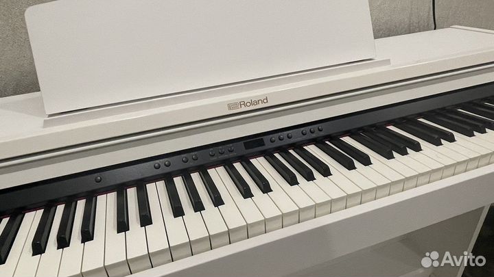 Цифровое пианино Roland RP-501R-WH