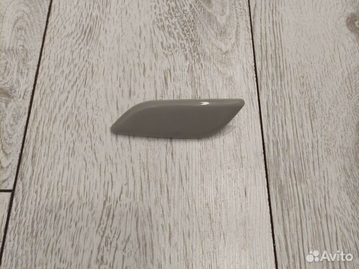 Крышка омывателя фары левая Mazda 3 BM 2013-2016