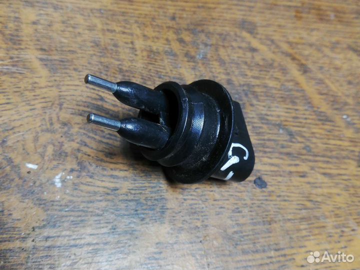 Датчик уровня жидкости стеклоомывателя Ауди Q7