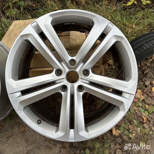 R21 Mallory оригинальный диск touareg R-line