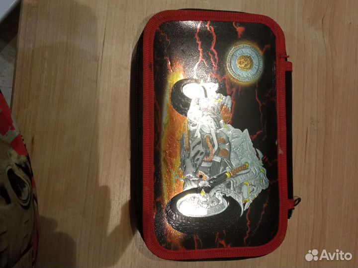 Пенал красный