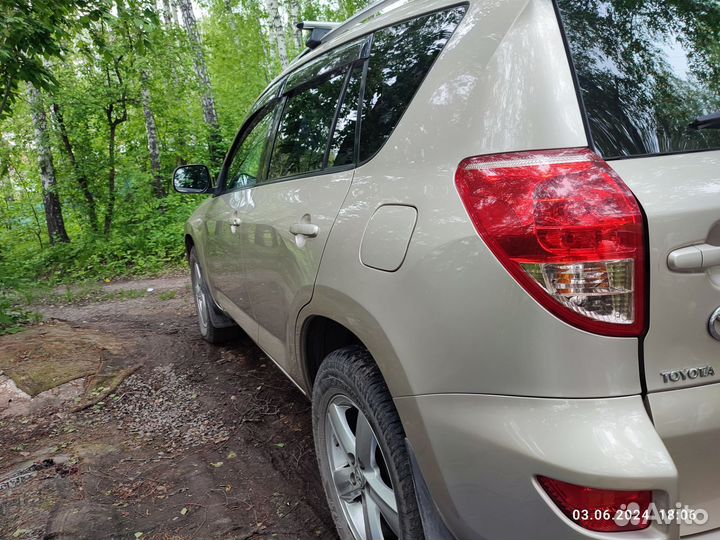 Toyota RAV4 2.0 AT, 2008, 136 500 км