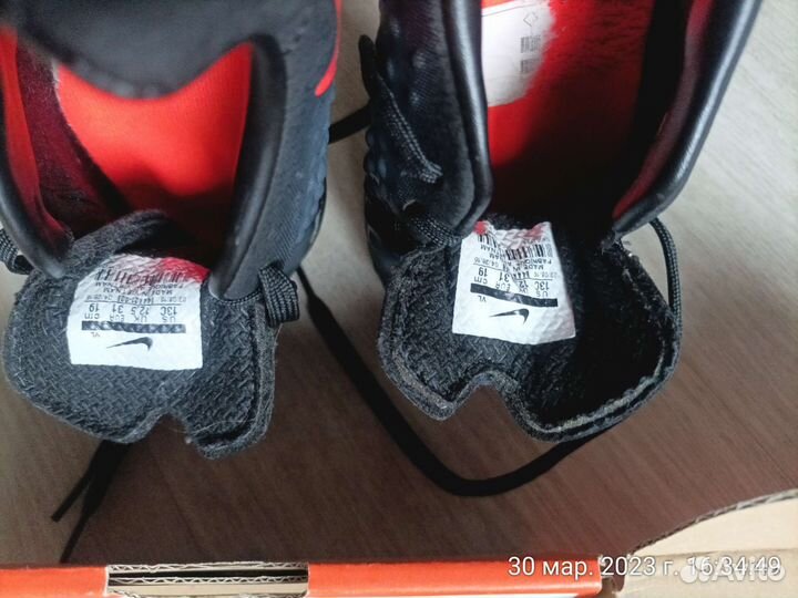 Футбольные бутсы nike