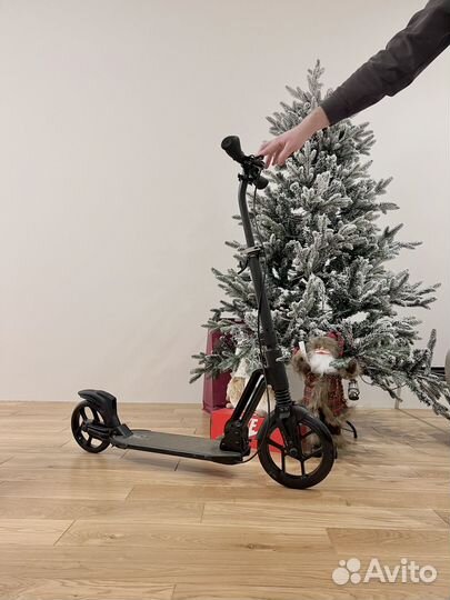 Складной самокат Reaction 230 с ручным тормозом