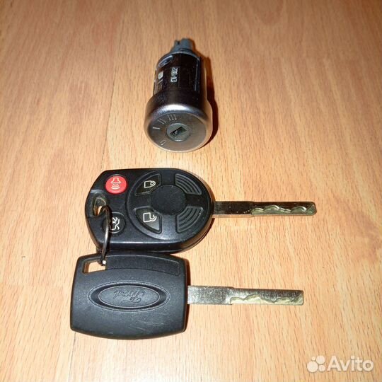Ключ зажигания с личинкой Ford 4 кнопки