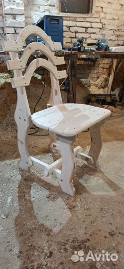Стул деревянный