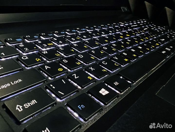 Ноутбук для игр Core i7 7700HQ / GTX 1050 2GB