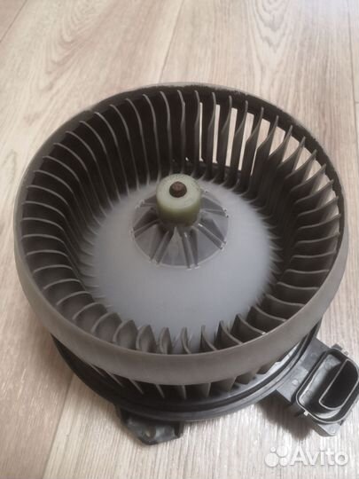 Вентилятор печки Honda Civic 8 4D