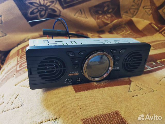 Автомагнитола со встроенными двумя динамиками