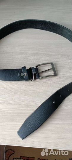 Мужской кожаный ремень черный