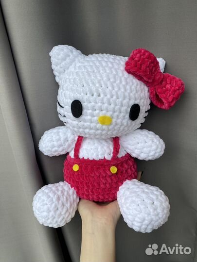 Вязаная игрушка Hello Kitty