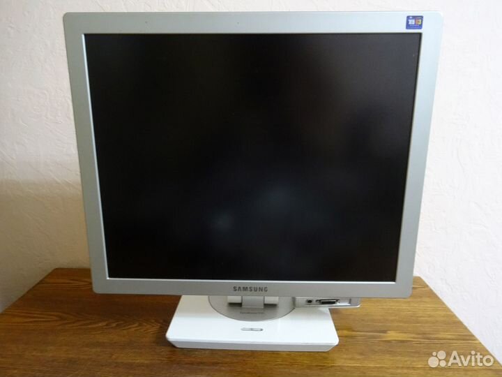 Монитор Samsung 970P