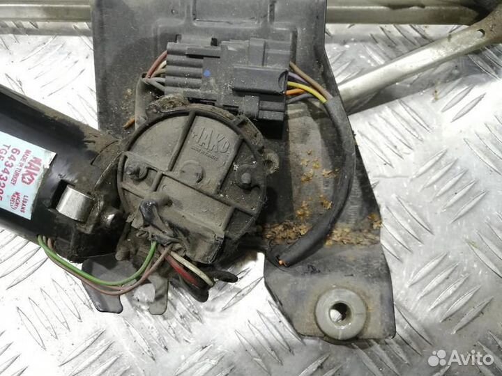 Трапеция стеклоочистителей Рено Логан 1