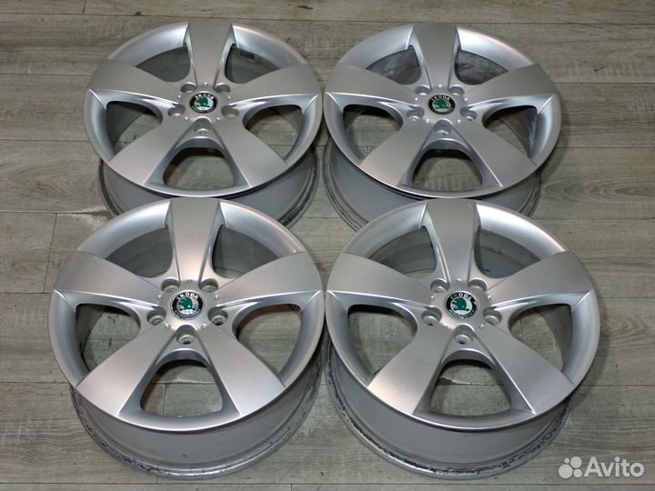 Комплект оригинальных дисков R17 Skoda Octavia