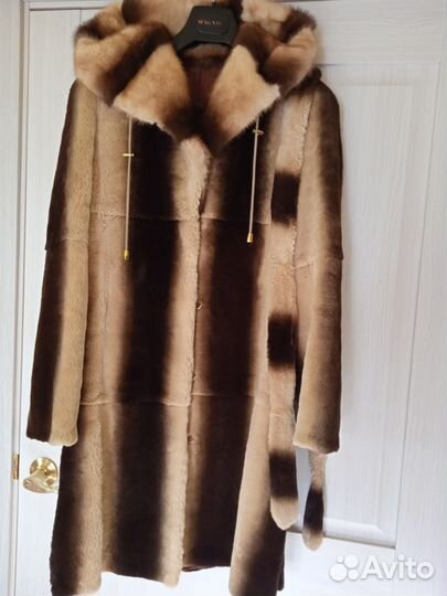 Шуба из бобрика,капюшон норка 48-50 Италия