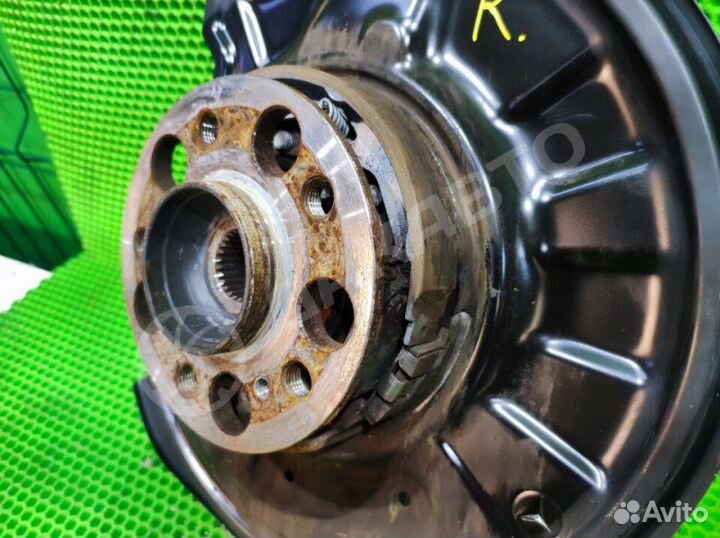 Цапфа (кулак) задняя правая Mercedes-Benz C W204