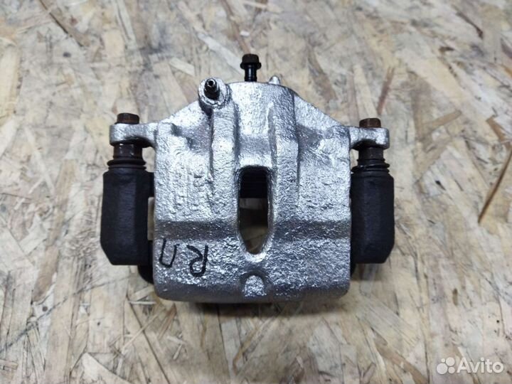 KIA Sportage 3 суппорт тормозной передний правый