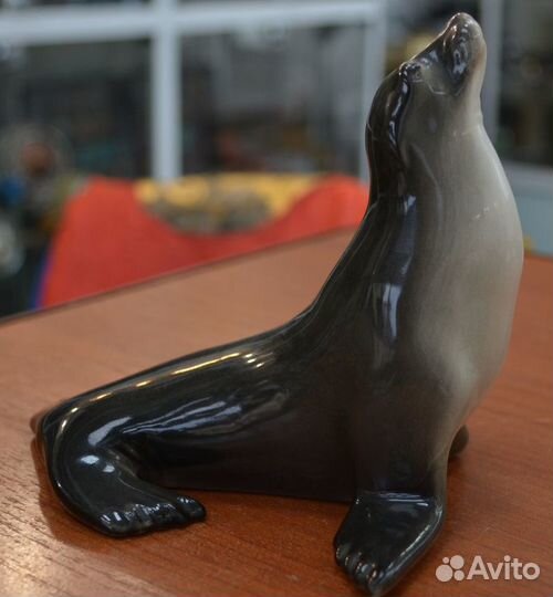 Фарфоровая статуэтка- морской лев.лфз