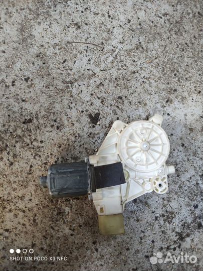 Моторчик стеклоподъемника правый Ford Mondeo 4