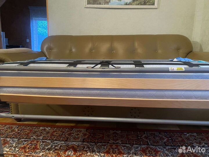 Кожаный диван кровать бу