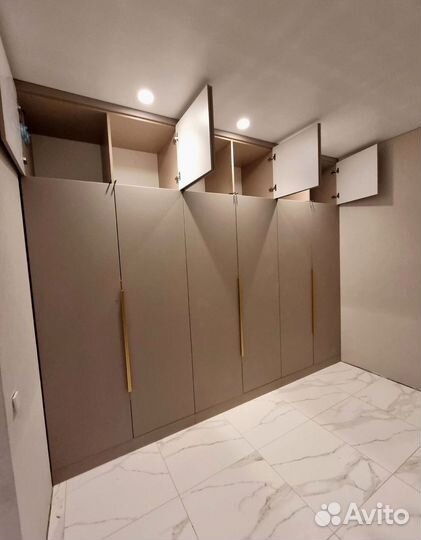 Современный шкаф