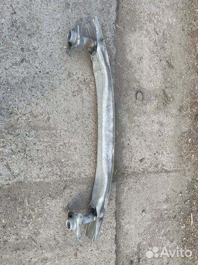 Усилитель переднего бампера audi TT (8N3)