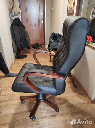 Кресло руководителя Дионис Дерево в натур.коже