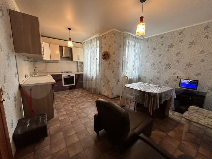 3-к. квартира, 90,2 м², 1/6 эт.