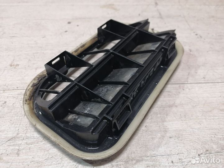 Решетка вентиляции багажника Ford Focus 2 пыльник