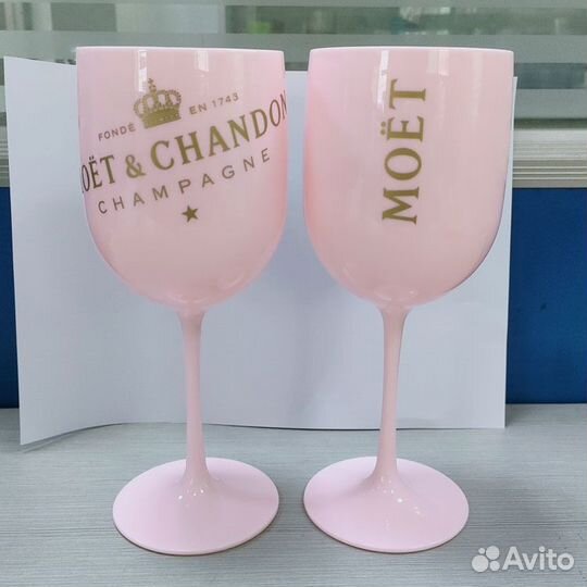 Фужер для вина моёт