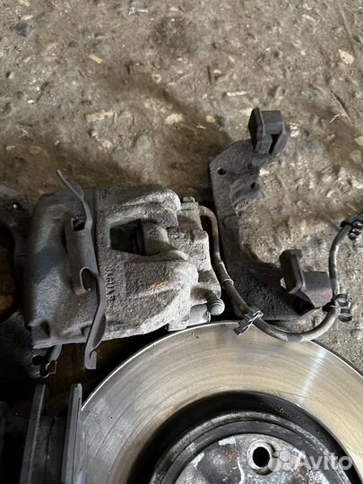 Суппорт передний левый, правый Jaguar xf (X250)