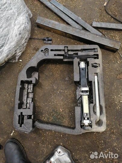 Домкрат Audi A5 8T CGK 2.7 TDI 2009