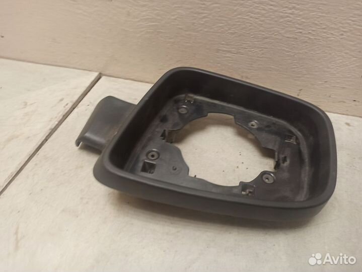 Накладка зеркала левого