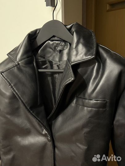 Куртке черная Zarina