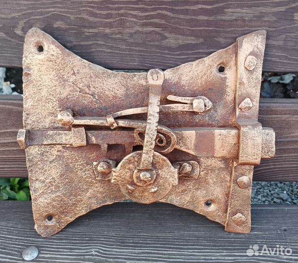 Старинный амбарный замок